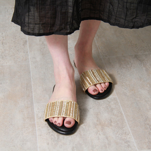 【手刺繡の煌めくサンダル】サンダル・ミラーボール