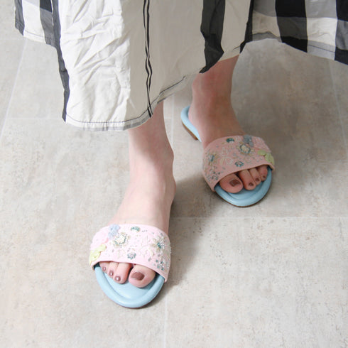 【手刺繡の煌めくサンダル】サンダル・フラワーボタニカル