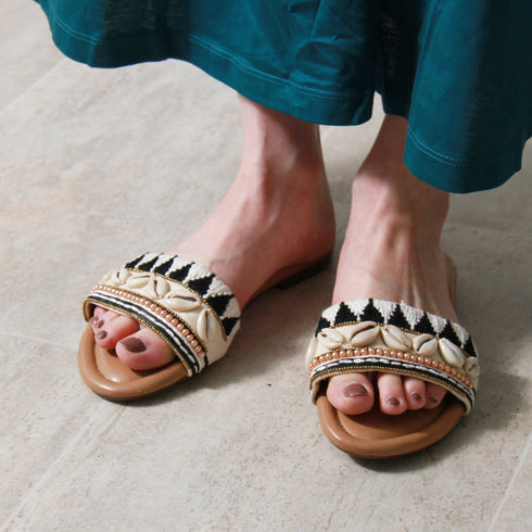 【手刺繡の煌めくサンダル】サンダル・アリエル