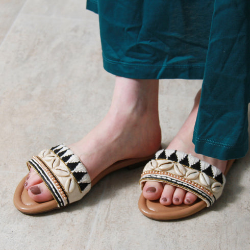 【手刺繡の煌めくサンダル】サンダル・アリエル