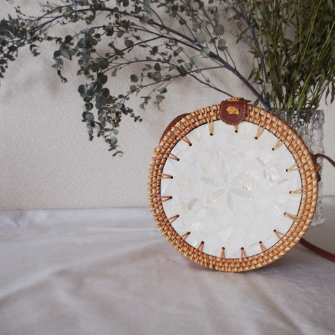 【バリ島の職人技★貝細工】ショルダーバッグ・ホワイトシェル