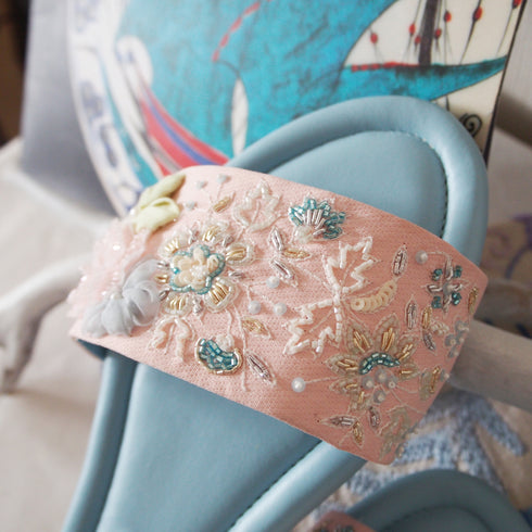 【手刺繡の煌めくサンダル】サンダル・フラワーボタニカル