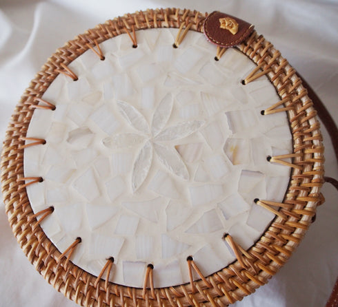 【バリ島の職人技★貝細工】ショルダーバッグ・ホワイトシェル