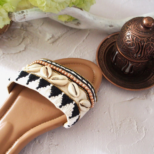 【手刺繡の煌めくサンダル】サンダル・アリエル