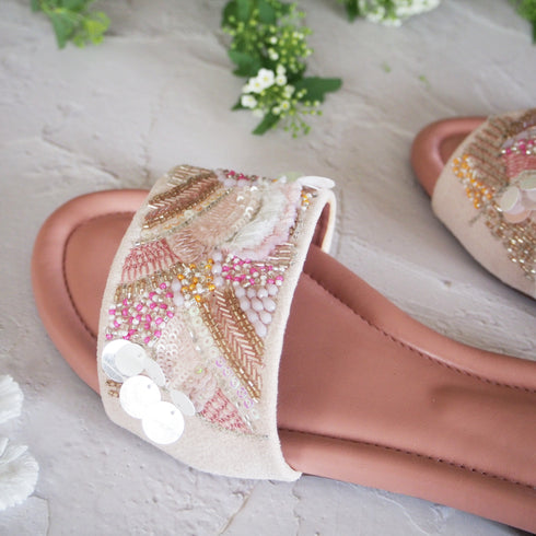 【手刺繡の煌めくサンダル】サンダル・赤い珊瑚のコーラルピンク