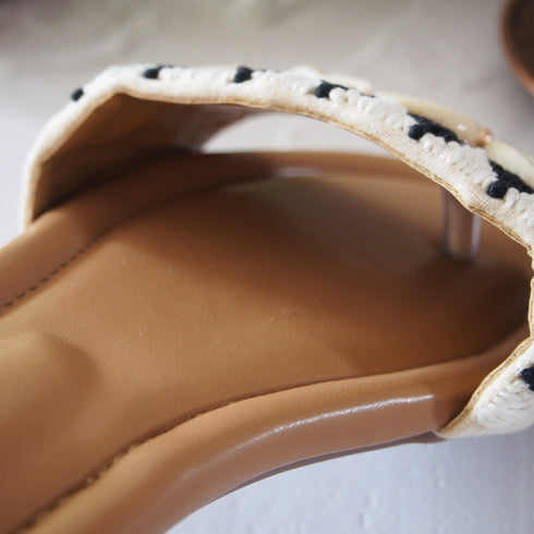 【手刺繡の煌めくサンダル】サンダル・アリエル