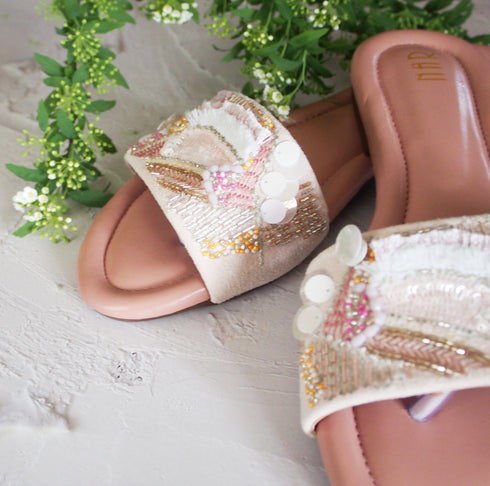 【手刺繡の煌めくサンダル】サンダル・赤い珊瑚のコーラルピンク