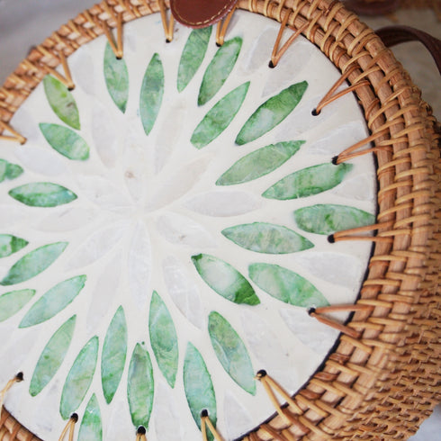 【バリ島の職人技★貝細工】ショルダーバッグ・グリーンシェル