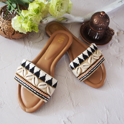 【手刺繡の煌めくサンダル】サンダル・アリエル