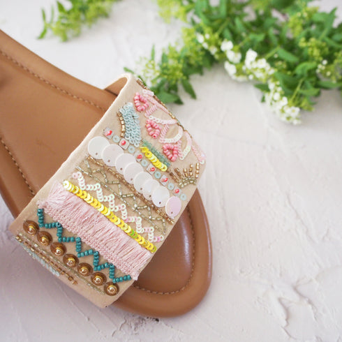 【手刺繡の煌めくサンダル】サンダル・自由を愛するジプシー