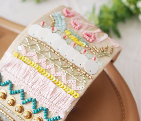 【手刺繡の煌めくサンダル】サンダル・自由を愛するジプシー