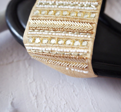 【手刺繡の煌めくサンダル】サンダル・ミラーボール