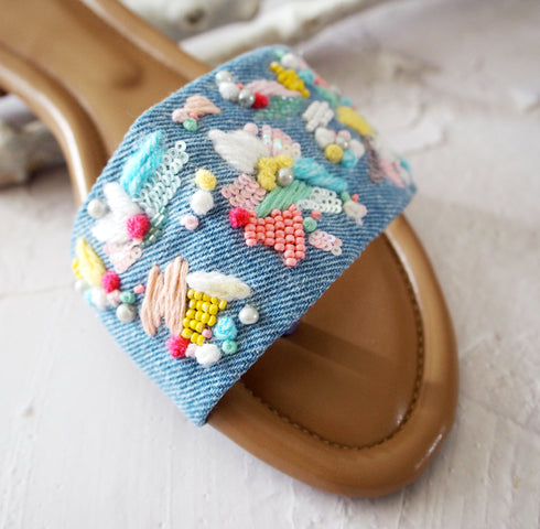 【手刺繡の煌めくサンダル】サンダル・デニムジャズ