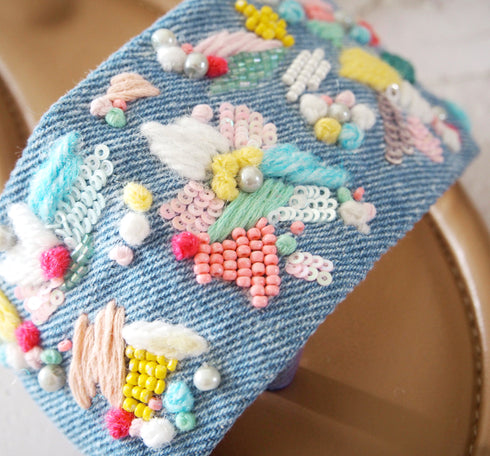 【手刺繡の煌めくサンダル】サンダル・デニムジャズ