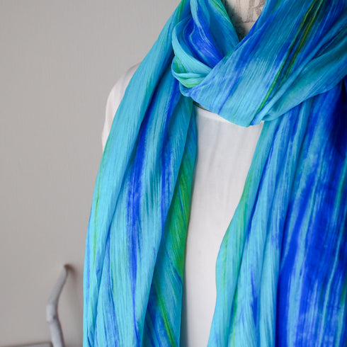 【軽やかつけ心地・神秘的なカラーが魅力】/旅するSILKストール・マリンブルー