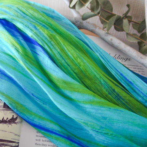 【軽やかつけ心地・神秘的なカラーが魅力】/旅するSILKストール・マリンブルー