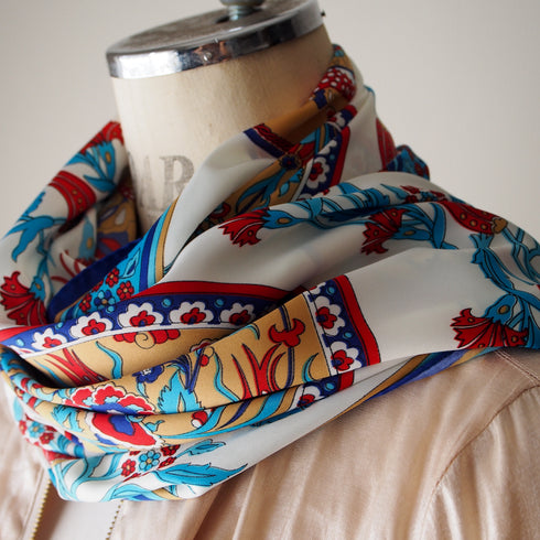 【オリエンタルな模様と神秘的なカラーが魅力】トルコ・オリエンタルショールスカーフ・タイル柄ルビー